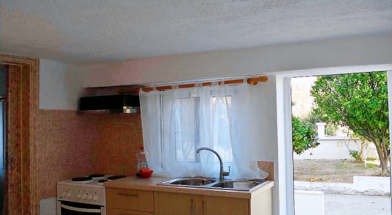 Beautiful rental apartment with yard & terrace | Perfect for remote work | Pet-friendly — photo 3