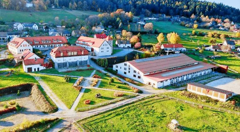 Hotelovy a jezdecky areal Dvur Krutenice in Plzen