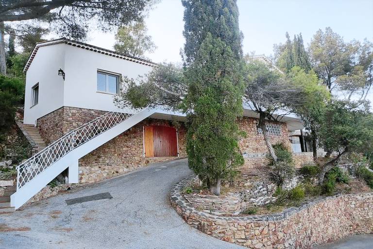 Fully equipped lovely villa with terrace, BBQ & yard | Pet-friendly — photo 2