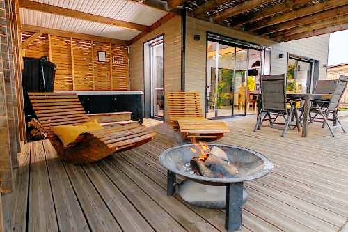 Serviced apartment with hot tub, grill & yard — photo 3