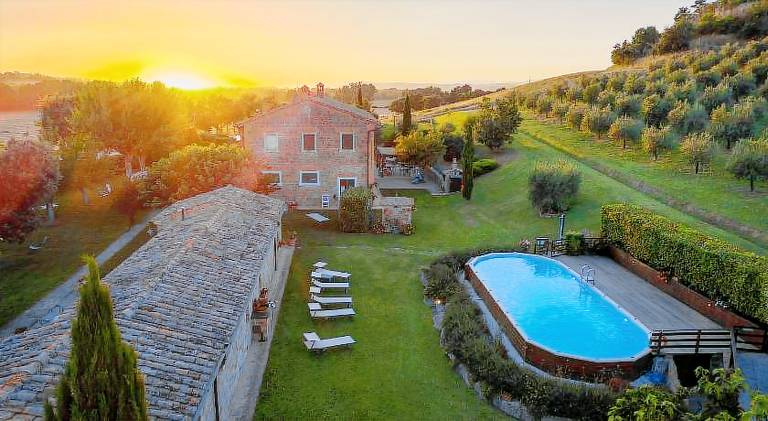 Farm with pool, barbecue & yard — photo 4