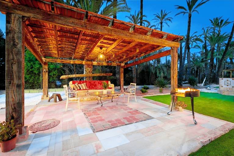 Villa with patio, yard & grill | Garden view — photo 2