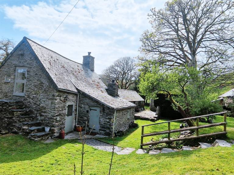 Cottage Bala