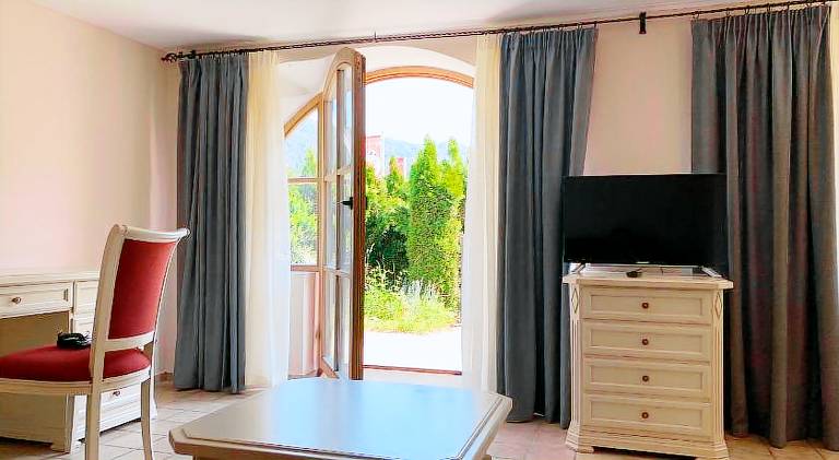 Rental apartment with yard | Pet-friendly — photo 2