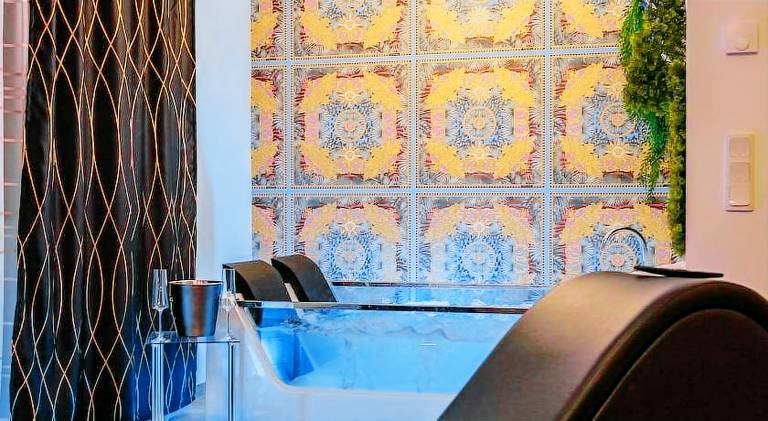 Luxury Love Room Spa Whirlpool Jacuzzi in Nuremberg