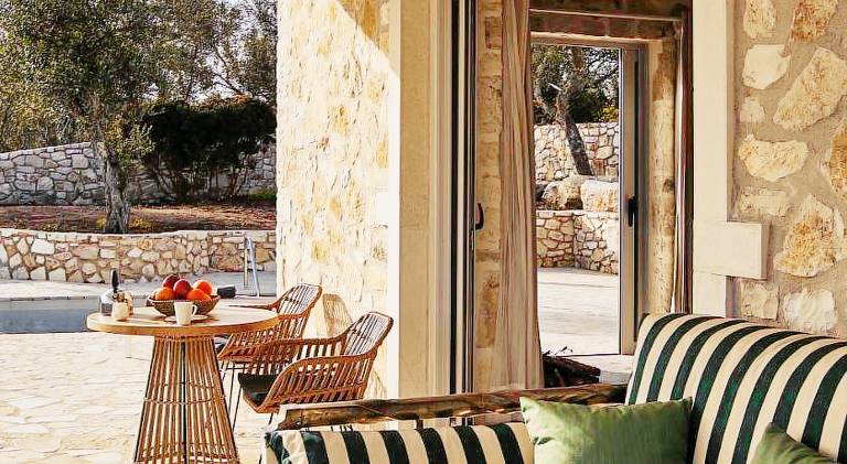 Villa with private pool, patio & BBQ — photo 5