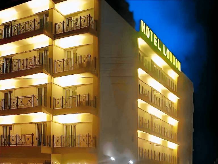 Hotel London in Glyfada