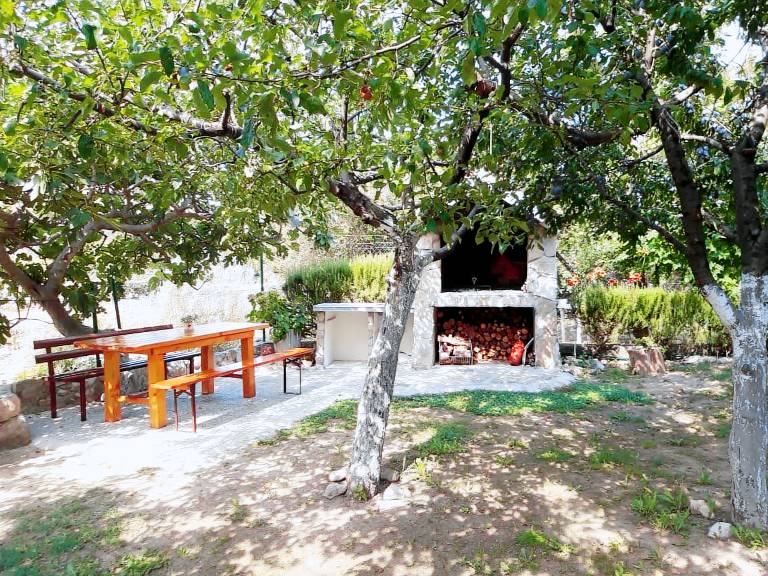 House with garden & barbecue — photo 2