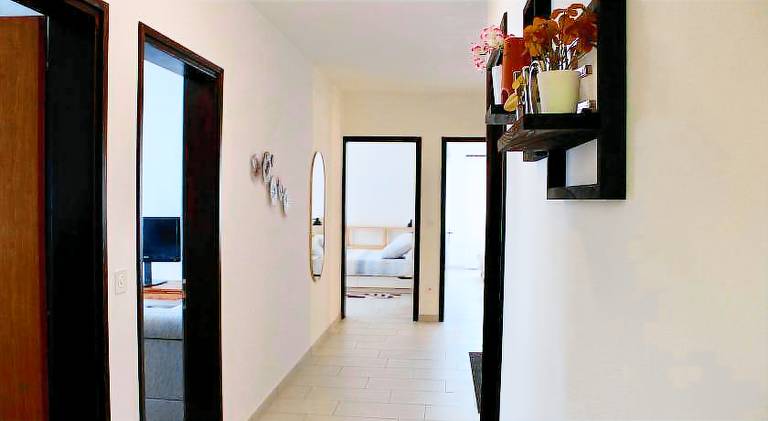 Apartment with patio — photo 5