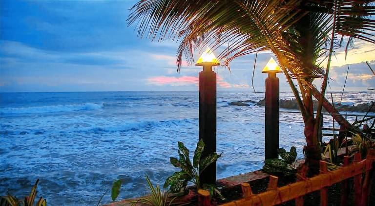 Vacation home with patio, yard & grill | Beach nearby | Good for workation | Pets allowed — photo 3