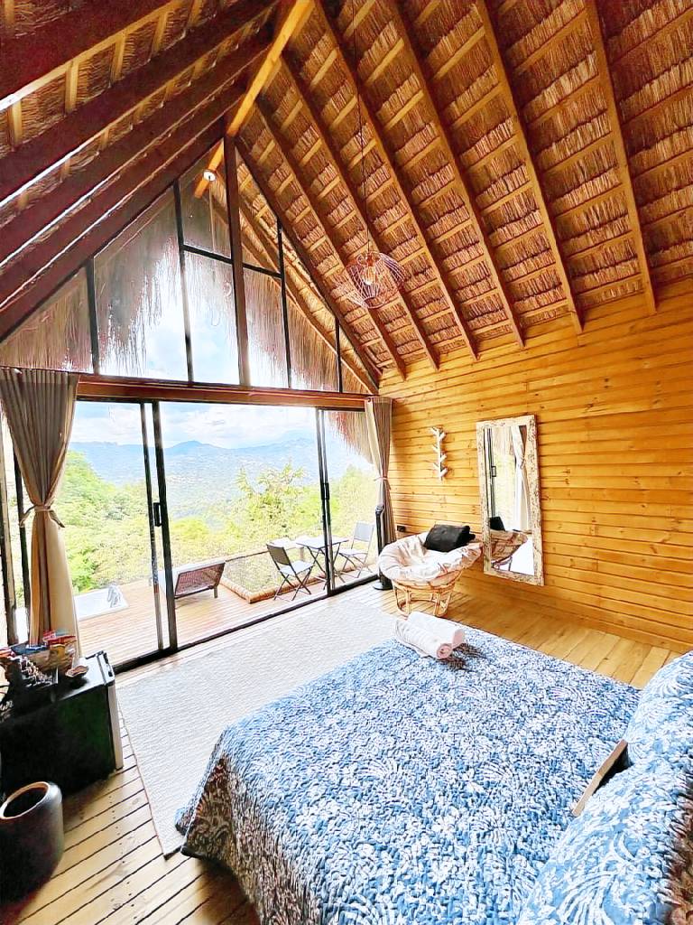 Beautiful cabin surrounded by nature — photo 2