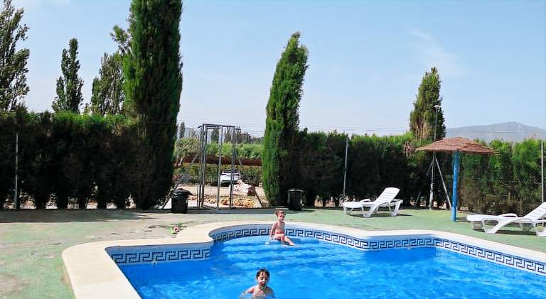 Vacation home with barbecue, pool & patio | Dogs allowed — photo 5