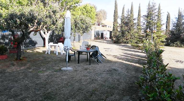 Pleasant vacation home with yard, pool & grill | Dogs allowed — photo 4
