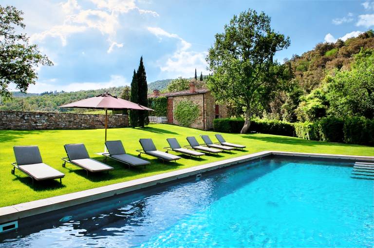 Villa with garden, private pool & patio — photo 2