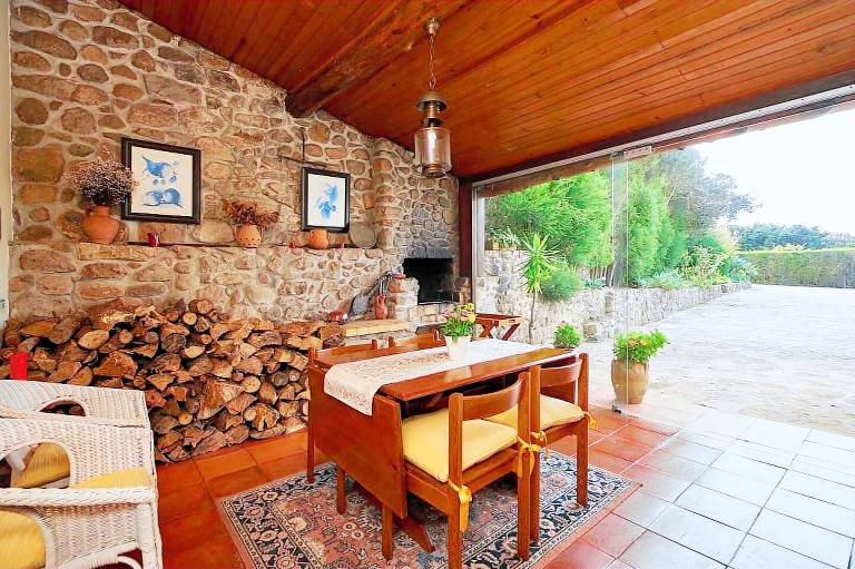 Family-friendly vacation home with grill, patio & fast internet | Beach view | Pet-friendly — photo 3
