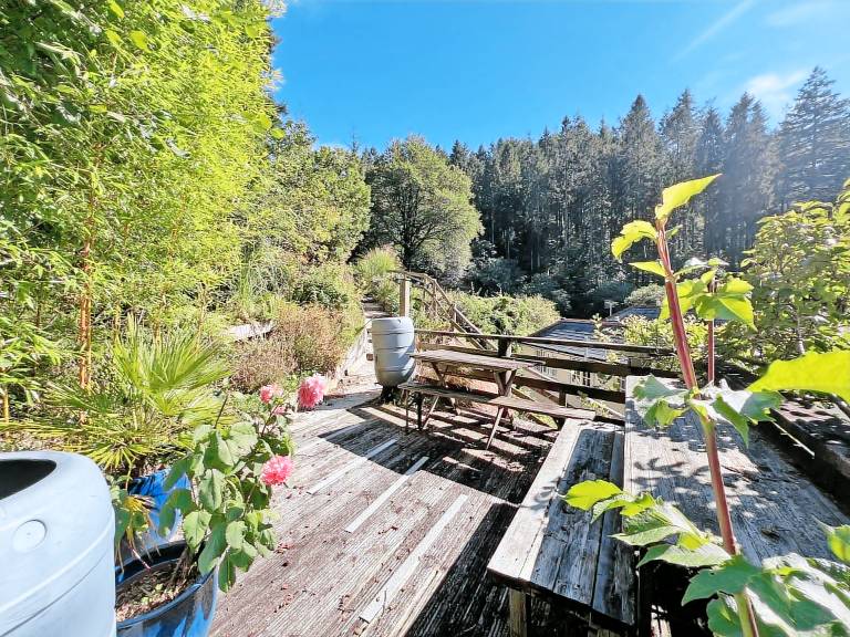 Cottage with yard & hot tub — photo 2