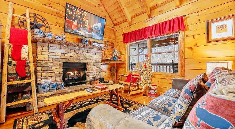 Vacation home with hot tub — photo 2