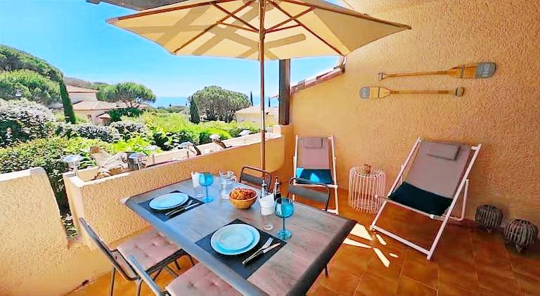 Lovely holiday apartment with private pool, yard & patio | Dogs allowed — photo 3
