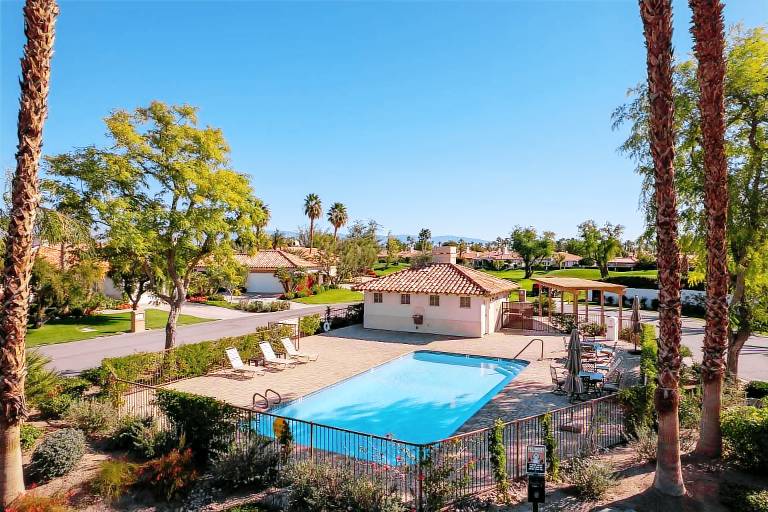 Holiday apartment with pool, fast internet & BBQ in Riverside, CA