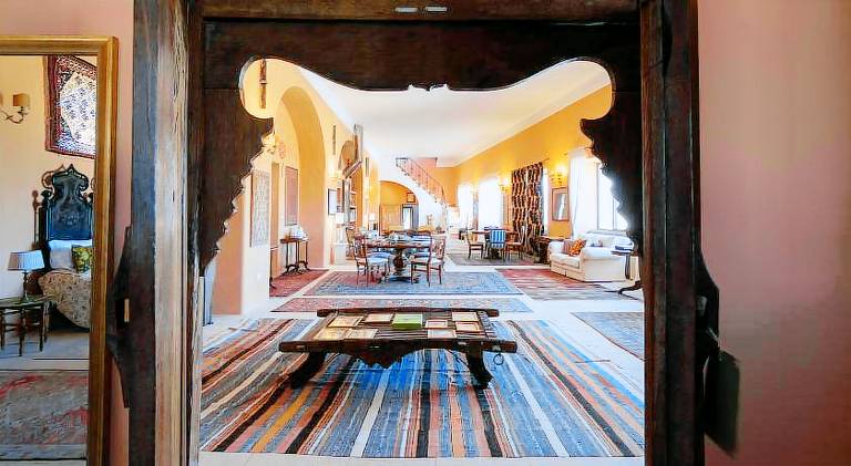 Villa with pool — photo 3