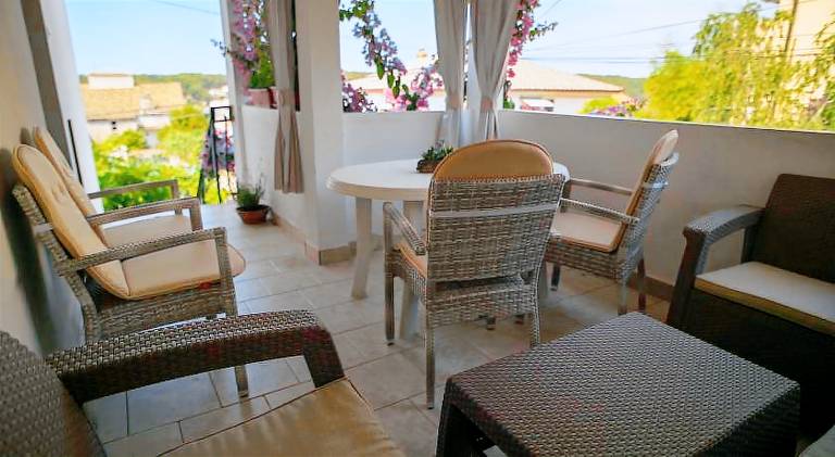 Rental apartment with terrace — photo 2