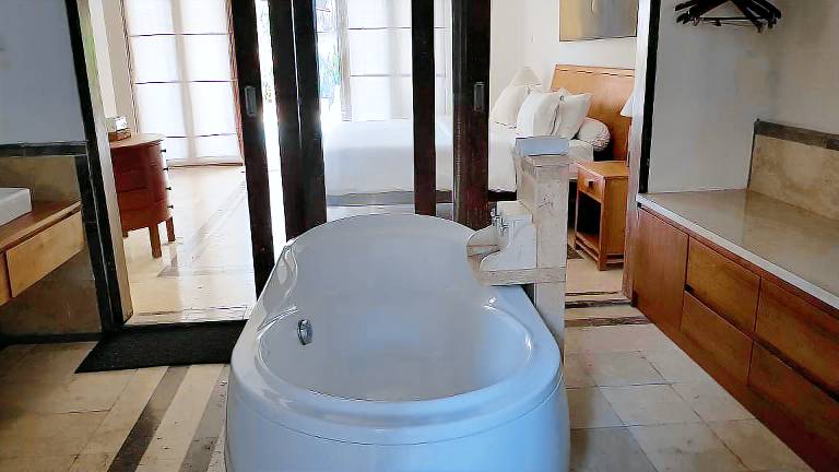 Spacious villa with pool & jacuzzi | Suitable for remote work | Pet-friendly — photo 2