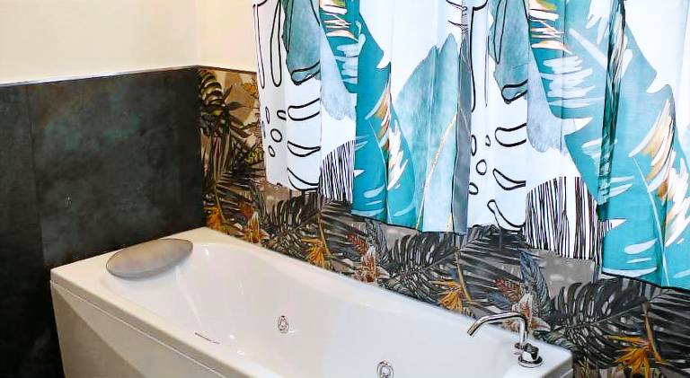 Holiday apartment with jacuzzi & terrace — photo 2
