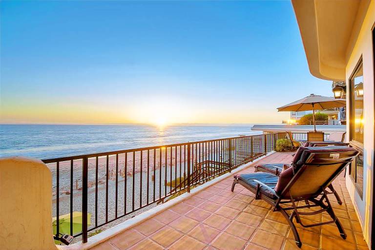 Oceanfront Private Beach & Patio Rare Find