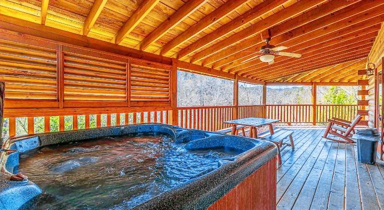 Vacation home with hot tub — photo 3