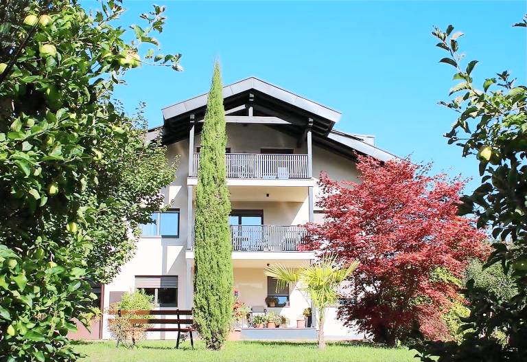 Apartment 'Wiesgut Stark' with Mountain View, Private Terrace and Wi-Fi in Lana
