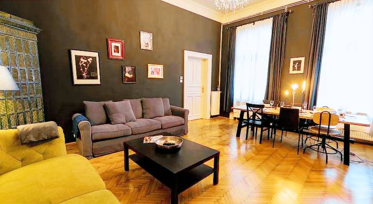 R38 - Artists luxury home — photo 4