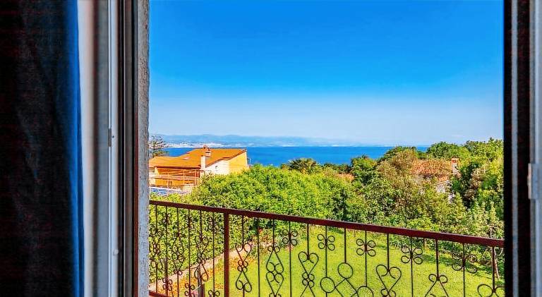 Holiday apartment with 2 rooms for 4 persons in Lovran