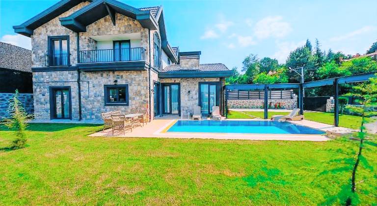 Spacious villa with pool | Pets are welcome — photo 3