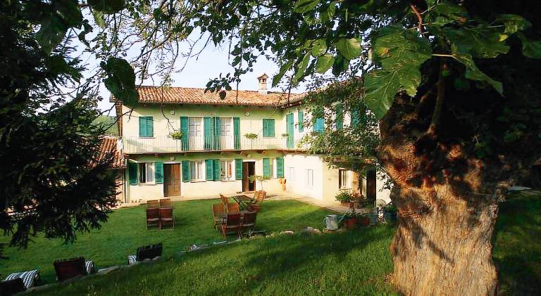 Vacation home with sauna, garden & hot tub | Suitable for remote work in La Morra