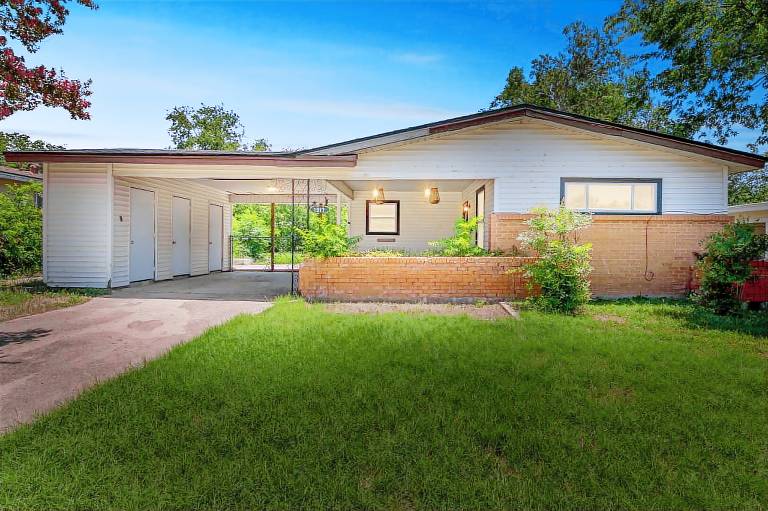 Vacation home with terrace & garden in Temple, TX