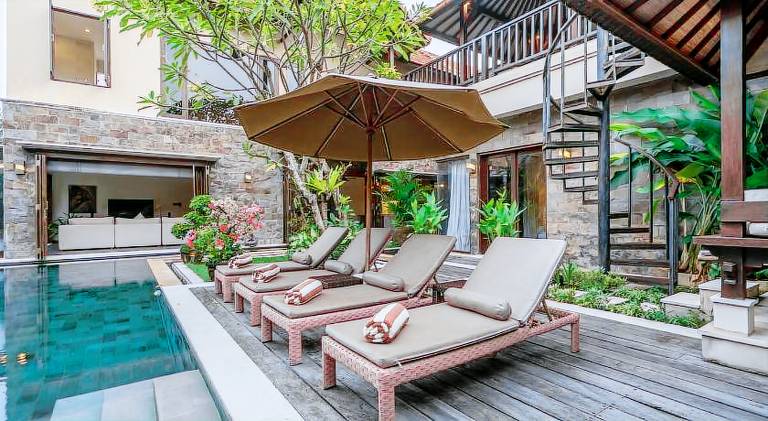 Villa with pool — photo 5
