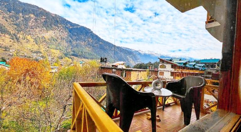 YOLO Social - The Social House & Cowork - Manali — photo 3