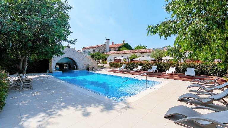 Children-friendly villa with jacuzzi, private pool & grill | Pet-friendly in Umag