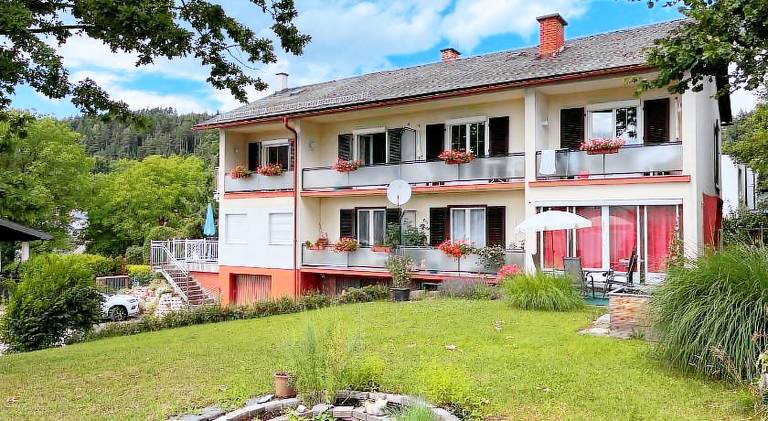 Holiday apartment | Pets are welcome in Poertschach am Woerthersee