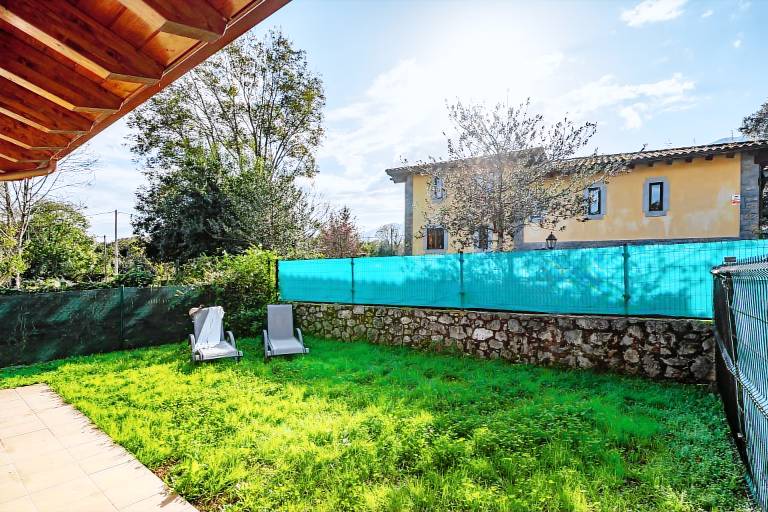 Rental apartment with terrace & garden | Garden view in Llanes