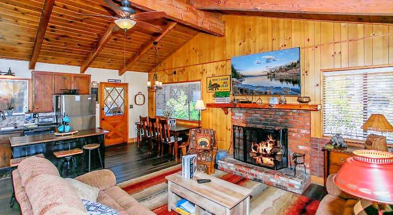 House with BBQ & patio in Big Bear Lake, CA