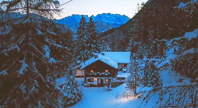Child-friendly nice holiday apartment with patio, jacuzzi & yard | Close to the ski | Dogs allowed in Gressan