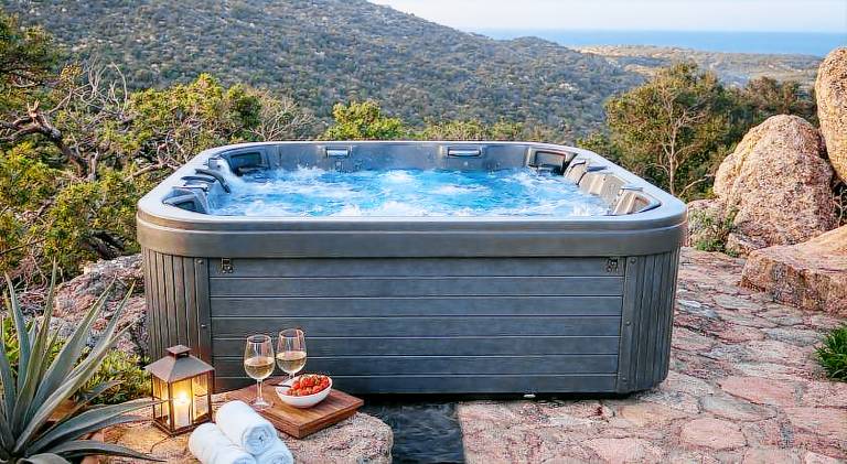 Villa with sauna, hot tub & pool | Pet-friendly — photo 3