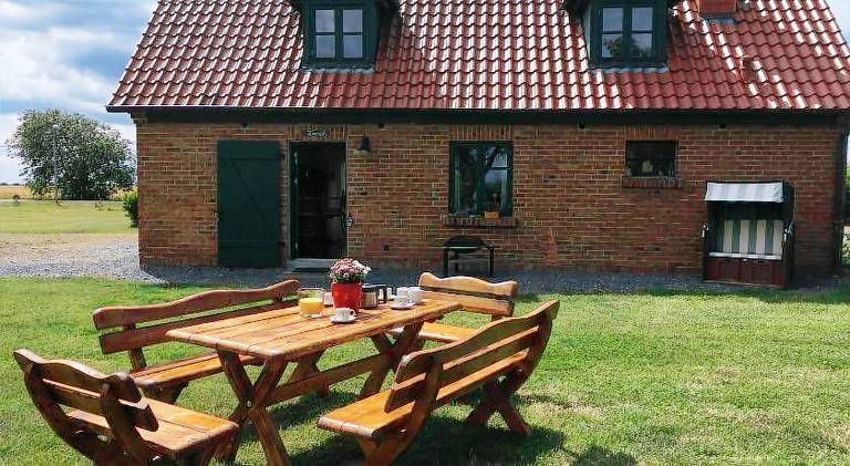 Rental apartment with patio, yard & barbeque in Bergen auf Ruegen