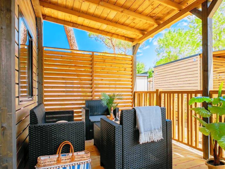 Cabin with pool — photo 4