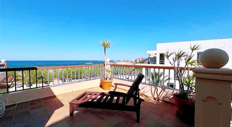 Holiday apartment with yard, pool & patio — photo 2