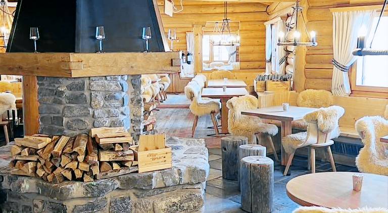 Lodge with yard, jacuzzi & patio — photo 3