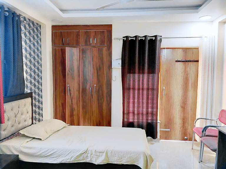 Apartment with 1 room for 2 persons in Gurugram