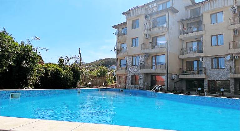 Apartment with pool in Balchik