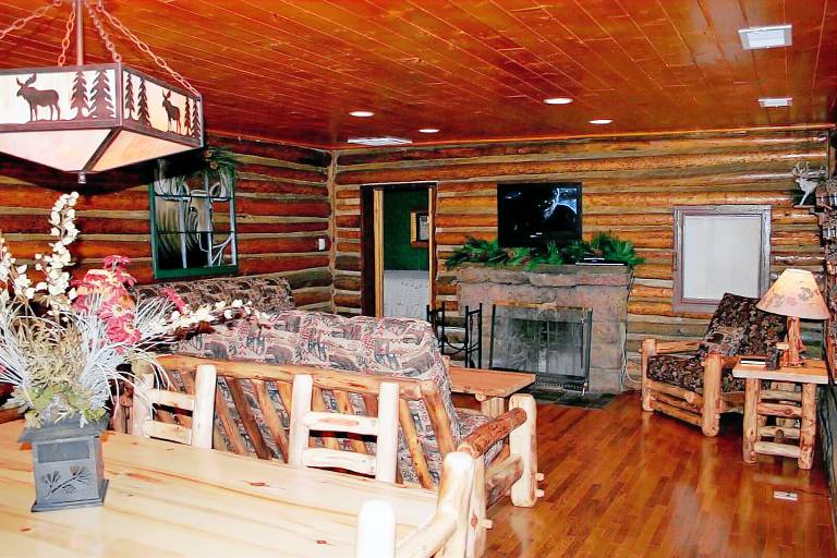 Cabin with terrace & private pool — photo 4